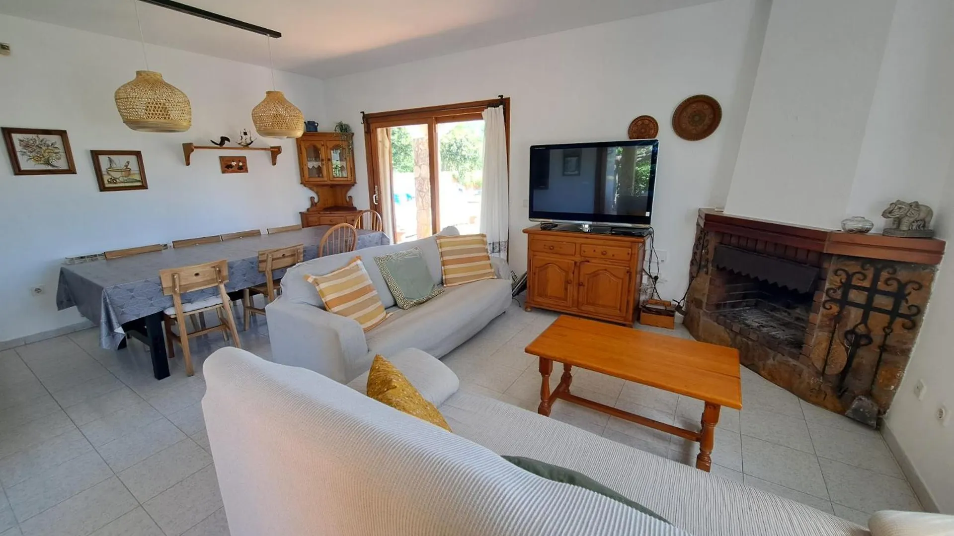 Casa En Viladamat Con Piscina En La Costa Brava